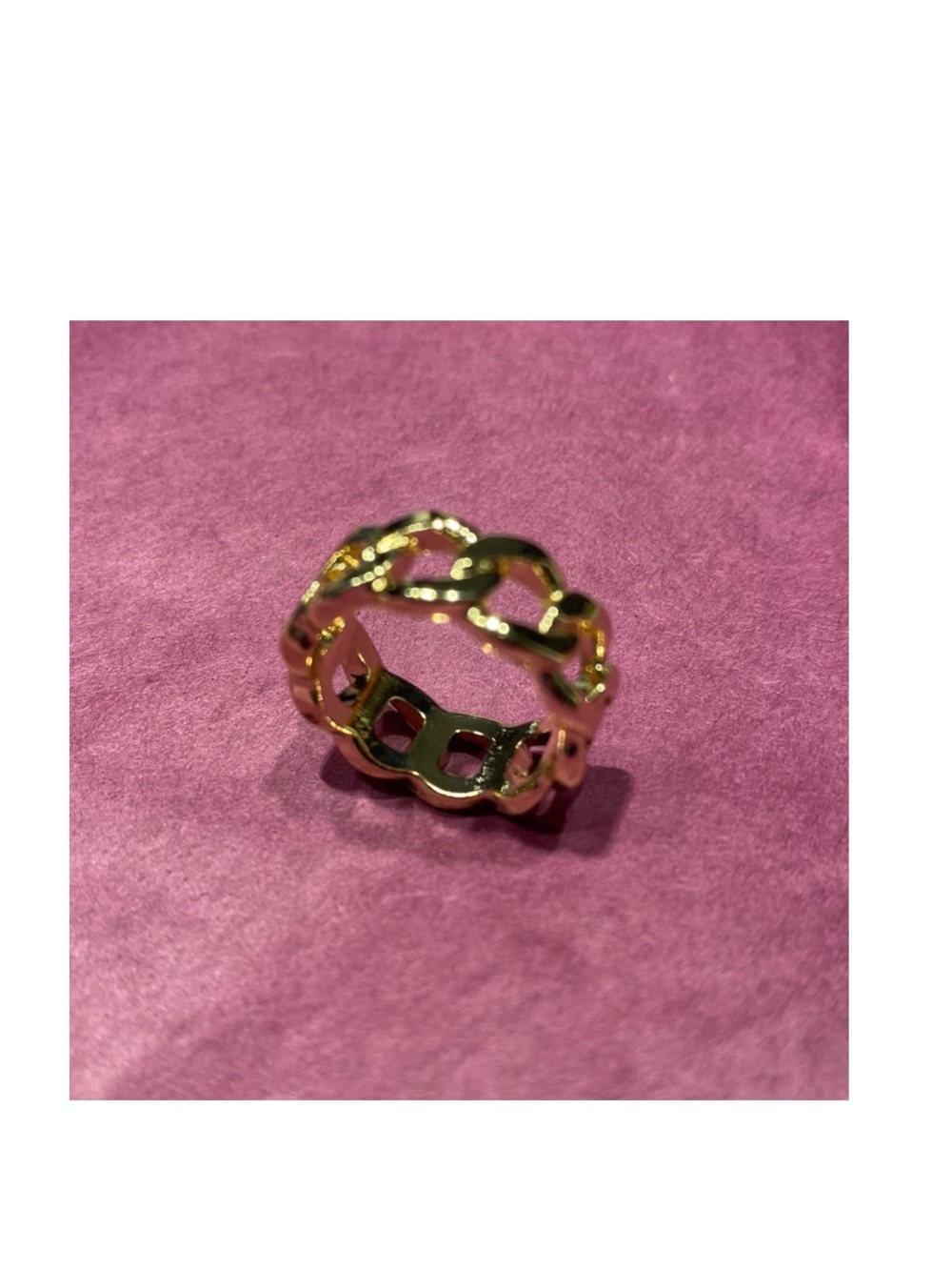 Wide Curb Link Chain Ring
Rose gold plated 7cm/size 9 ⭐️⭐️⭐️